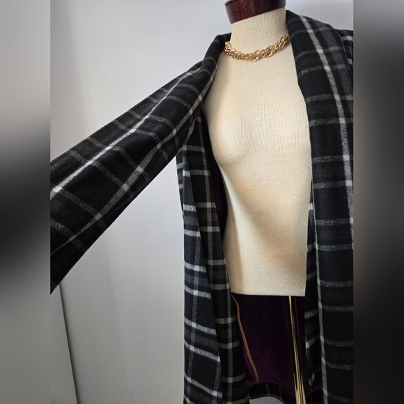 MARIO SERRANI Black, Grey Plaid Wrap Coat, Attached Scarf.Purple Silky Lining.8 - Picture 8 of 15
